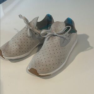 Native Shoes Women's Light Gray Athletic Sneakers